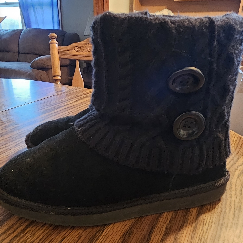 Boots - Picture 2 of 4